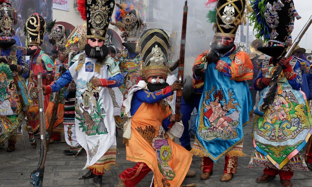 Narran las luchas y rituales entre aztecas y otros pueblos.