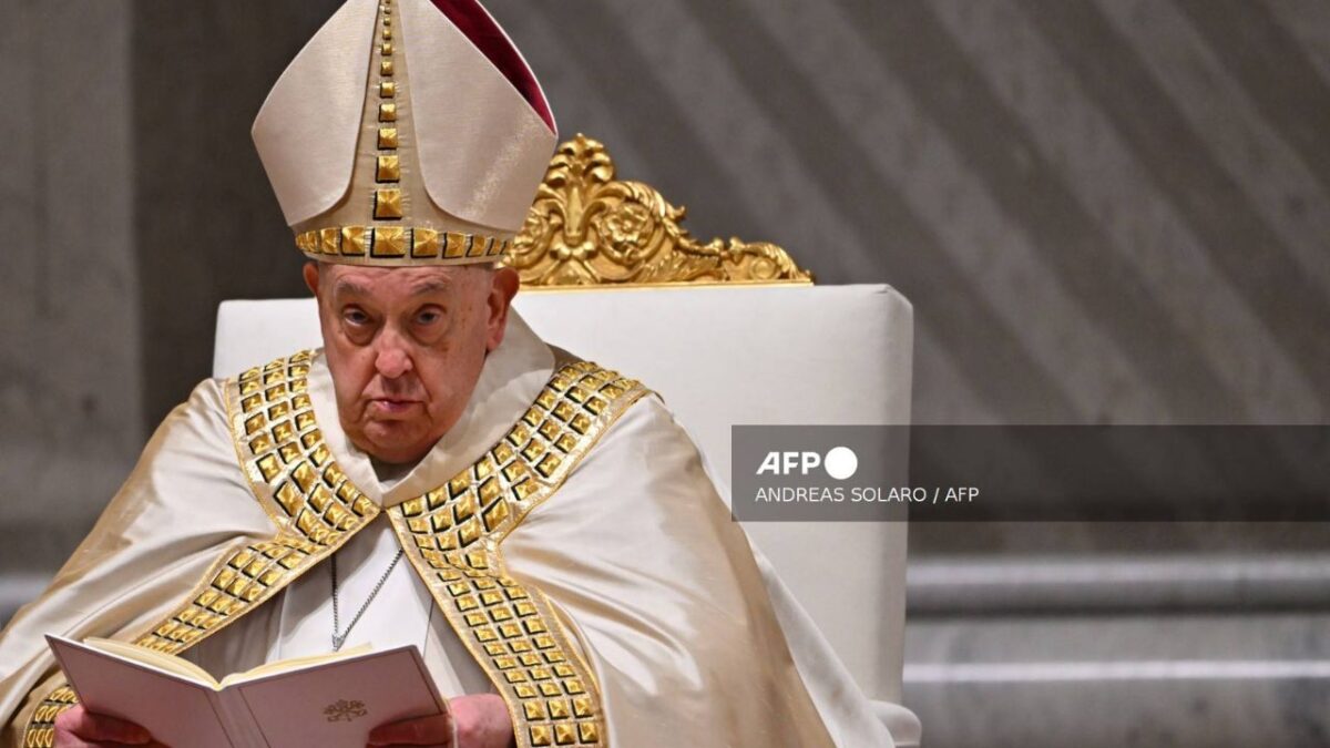 El Papa Francisco, hospitalizado por una bronquitis, durmió bien (1)