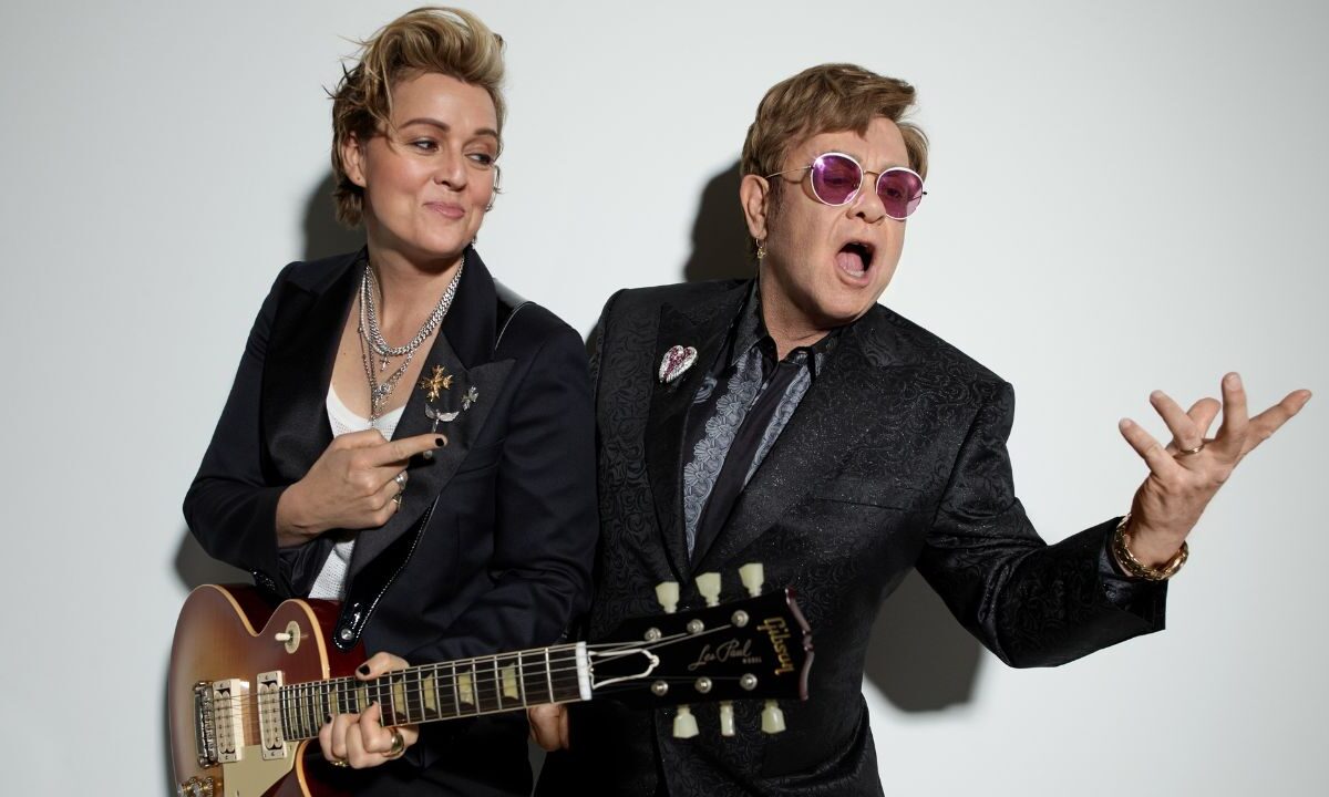 Elton John, anunció ayer la publicación de Who Believes In Angels?, el álbum de estudio colaborativo con Brandi Carlile