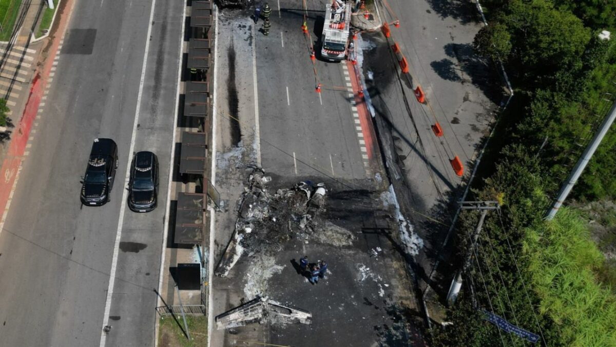 Avión cae en avenida de Sao Paulo