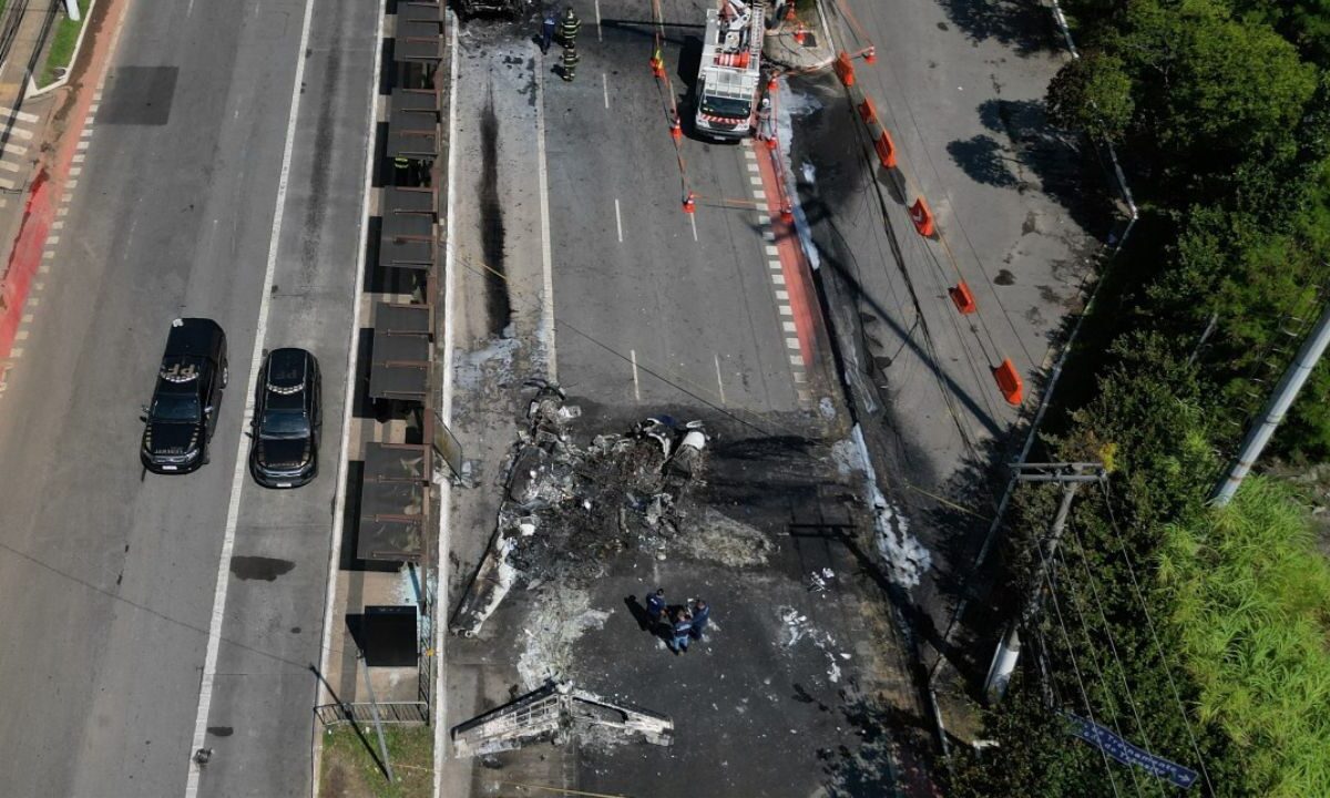 Avión cae en avenida de Sao Paulo