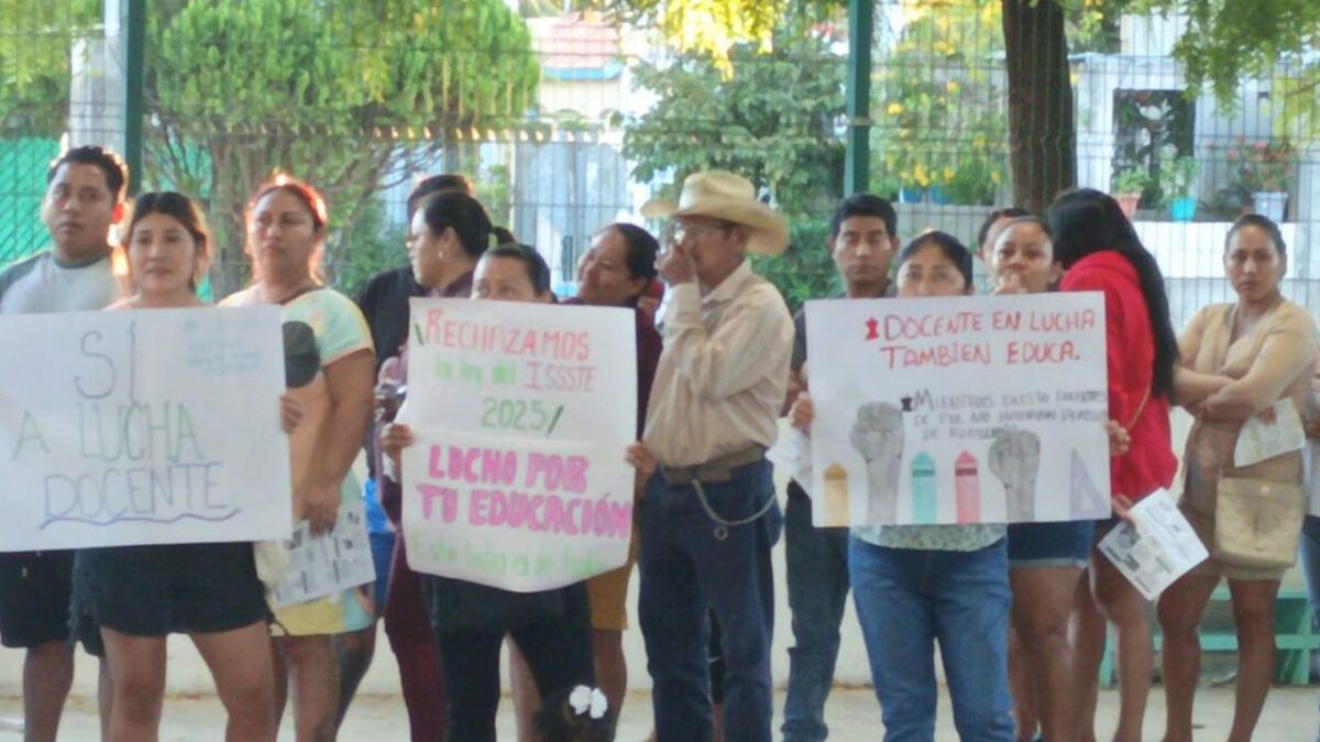 Docentes de Quintana Roo se manifestaron en calles de Cancún.