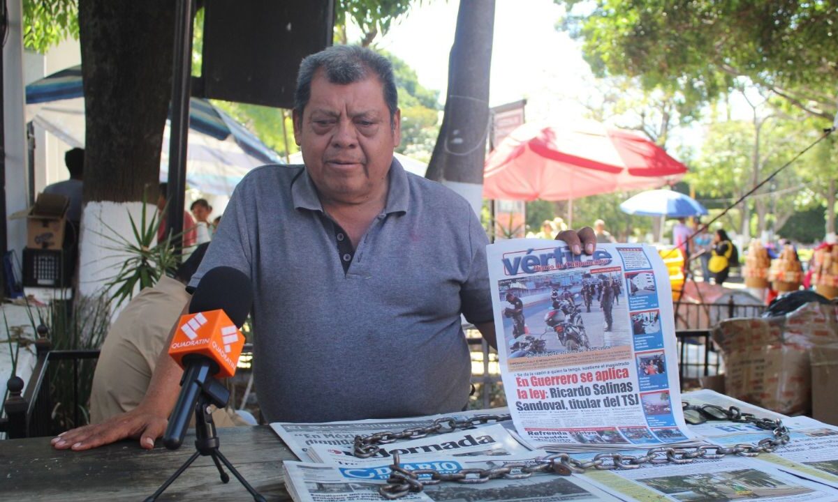 Antonio Navarro Francisco comenzó a vender periódico en Chilpancingo a los 14 años, y lleva ya 39 en esta actividad que ha dejado de ser tradición.