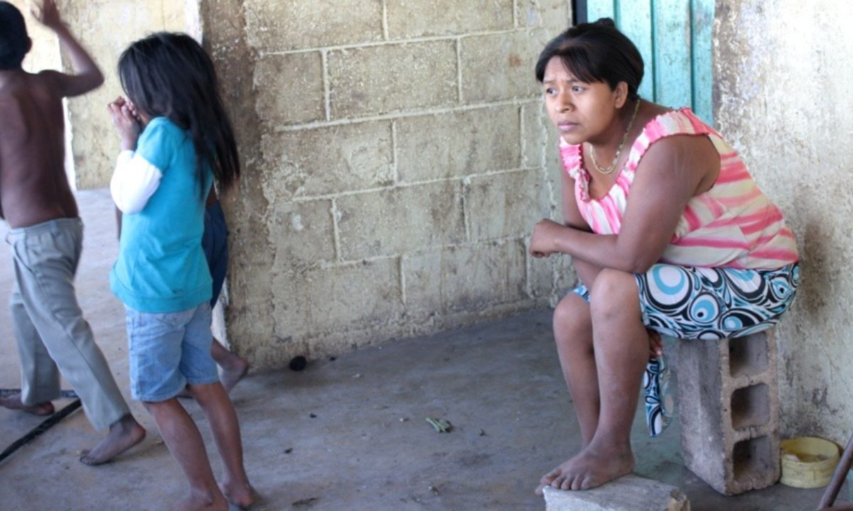 Algunos niños comienzan a trabajar en el campo de caña desde los diez años, señala la investigación de jornaleros