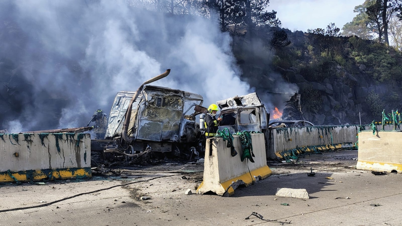 Foto: X@BuzosNoticias/ Accidente en la autopista México.Puebla