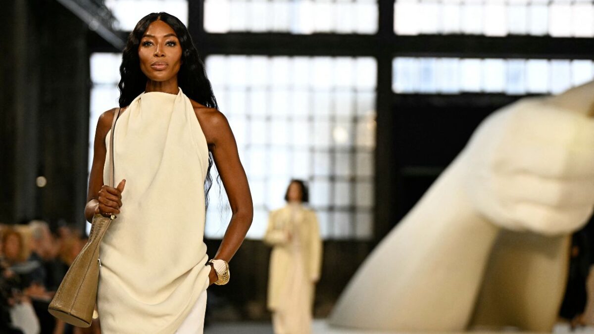 Naomi Campbell anunció ayer que apelará la prohibición de dirigir una organización benéfica impuesta en su contra