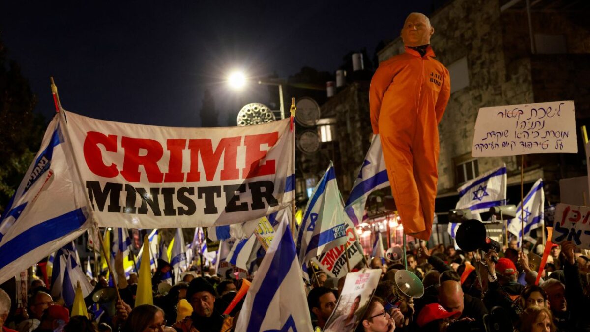 Las familias de rehenes en Israel protestaron y exigieron su liberación ante incertidumbre en negociaciones.