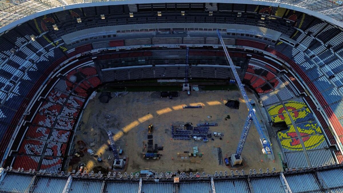 Sobre la polémica por los palcos en el estadio, Azcárraga aseguró que aún mantienen conversaciones con los propietarios, sin tener una solución hasta el momento