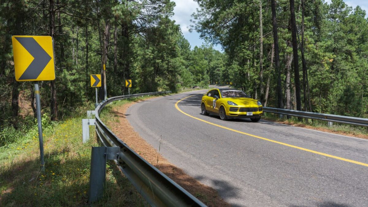 Jouanen, director de la carrera, expiloto y experto en logística de competencias de autos tiene todo cubierto para rally