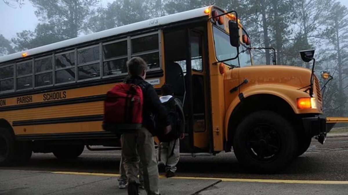 Un conductor de autobús escolar en Pensilvania fue suspendido por prohibir a los estudiantes hablar en español.