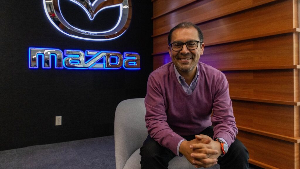 El presidente de Mazda México, Miguel Barbeyto