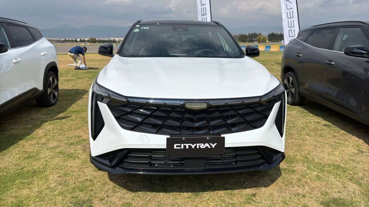 La marca de automóviles china, Geely, presentó este año su nuevo modelo Cityray 2025, una SUV con alta tecnología y buen diseño.