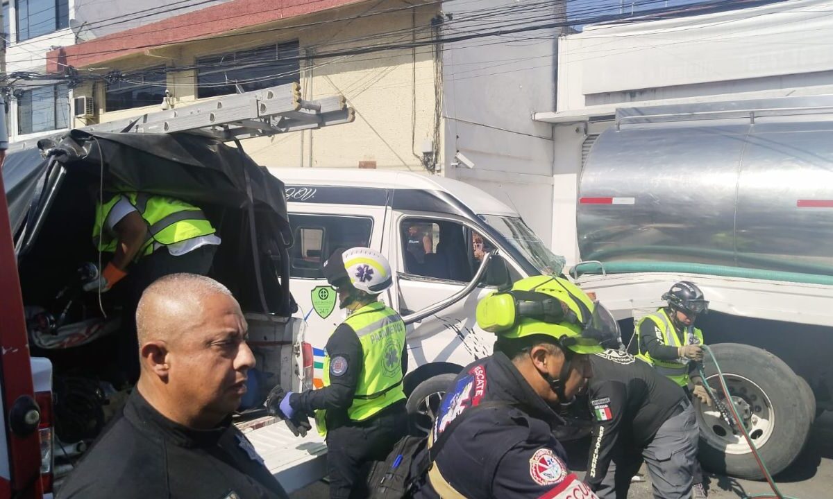 Accidente en Ecatepec deja 8 lesionados