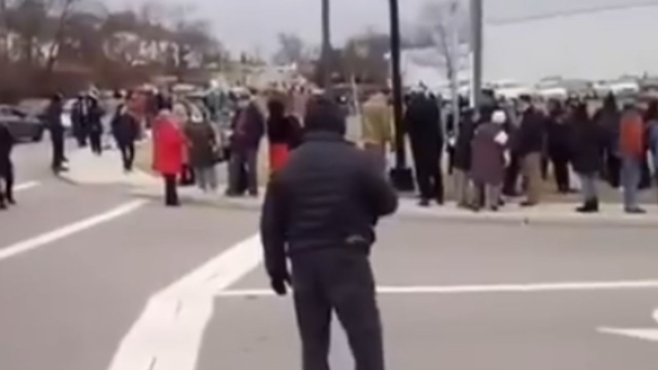 Afroamericanos salen a las calles de Ohio, Estados Unidos,  en defensa propia ante amenaza neonazi.