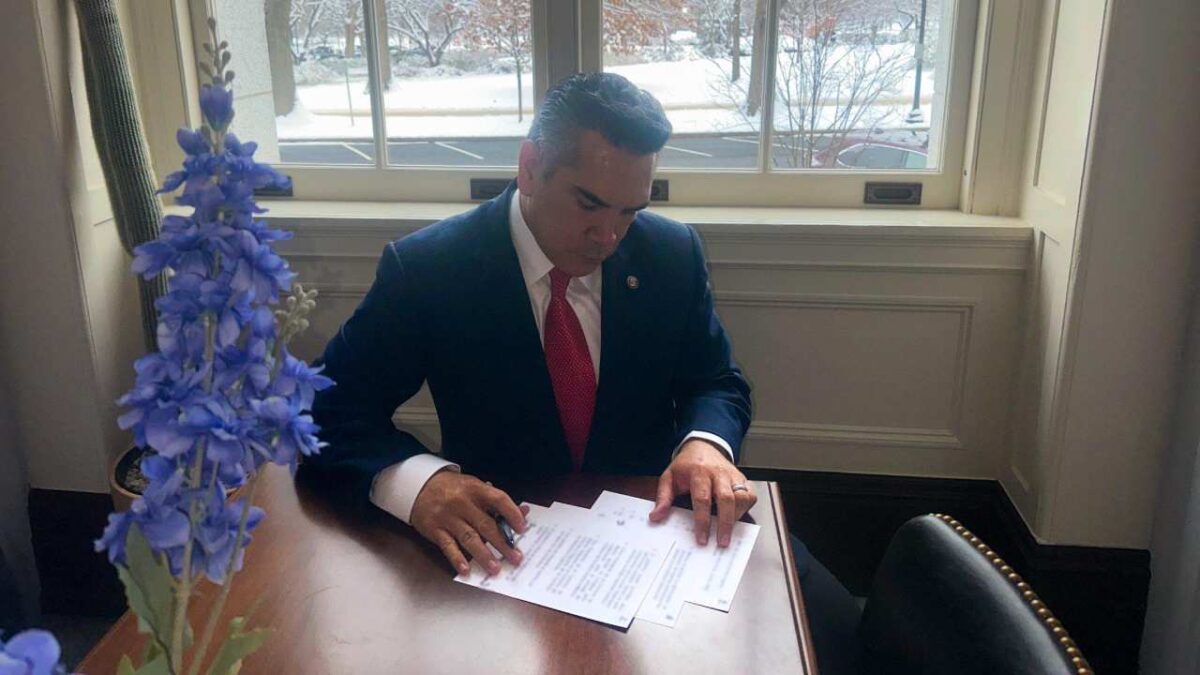 El senador del PRI, Alejandro Moreno, se reunió con líderes políticos estadounidenses en Washington.