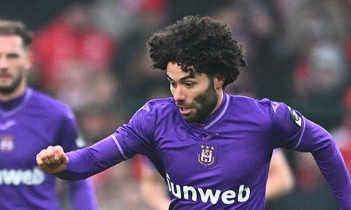 Anderlecht y el mexicano César Huerta finalizaron su actividad internacional en la Europa League con un partido suspendido 20 minutos.