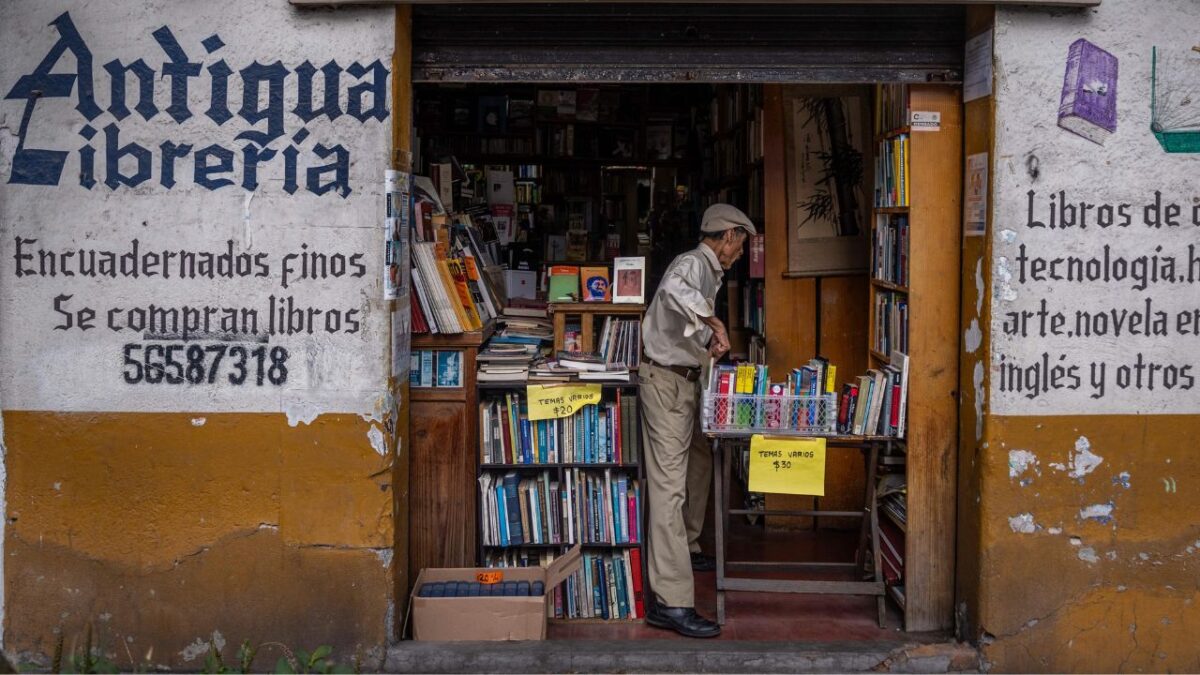 Sobre la calle Centenario, a unas cuadras del corazón de Coyoacán, se encuentra la Antigua Librería.