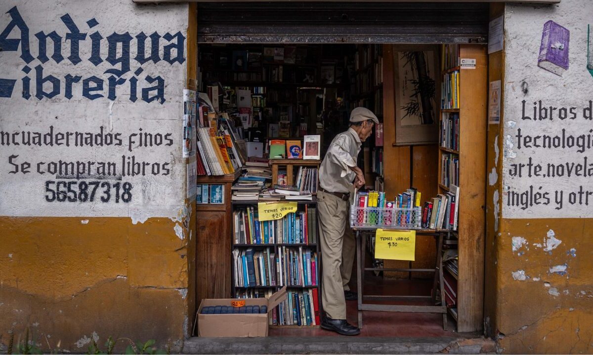 Sobre la calle Centenario, a unas cuadras del corazón de Coyoacán, se encuentra la Antigua Librería.