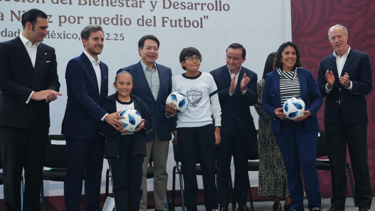 La SEP y la FMF anunciaron la realización del Torneo Nacional de Fútbol Escolar, como parte de la firma de una carta entre instituciones.