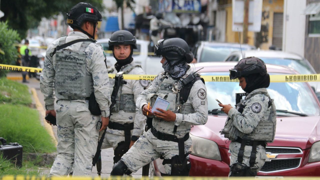 Los agentes de policías de Guerrero y Guanajuato sufrieron una jornada violenta, pues ultimaron a dos de sus mandos.