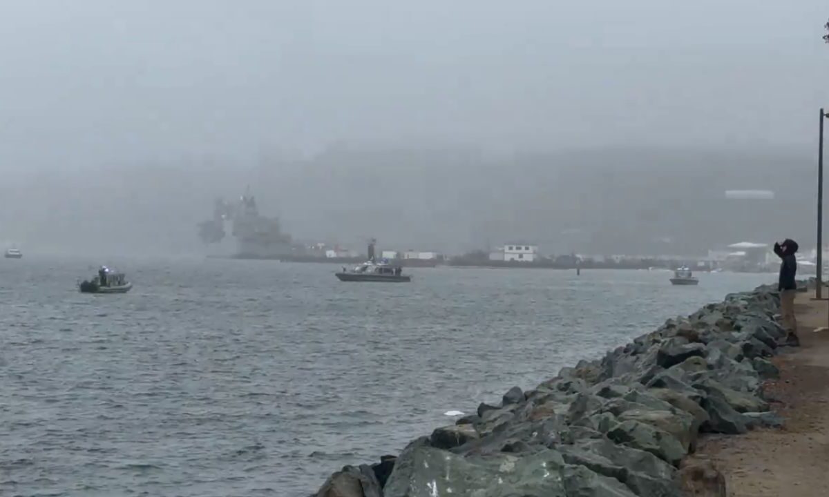 Avión militar se estrella en la bahía de Shelter Island