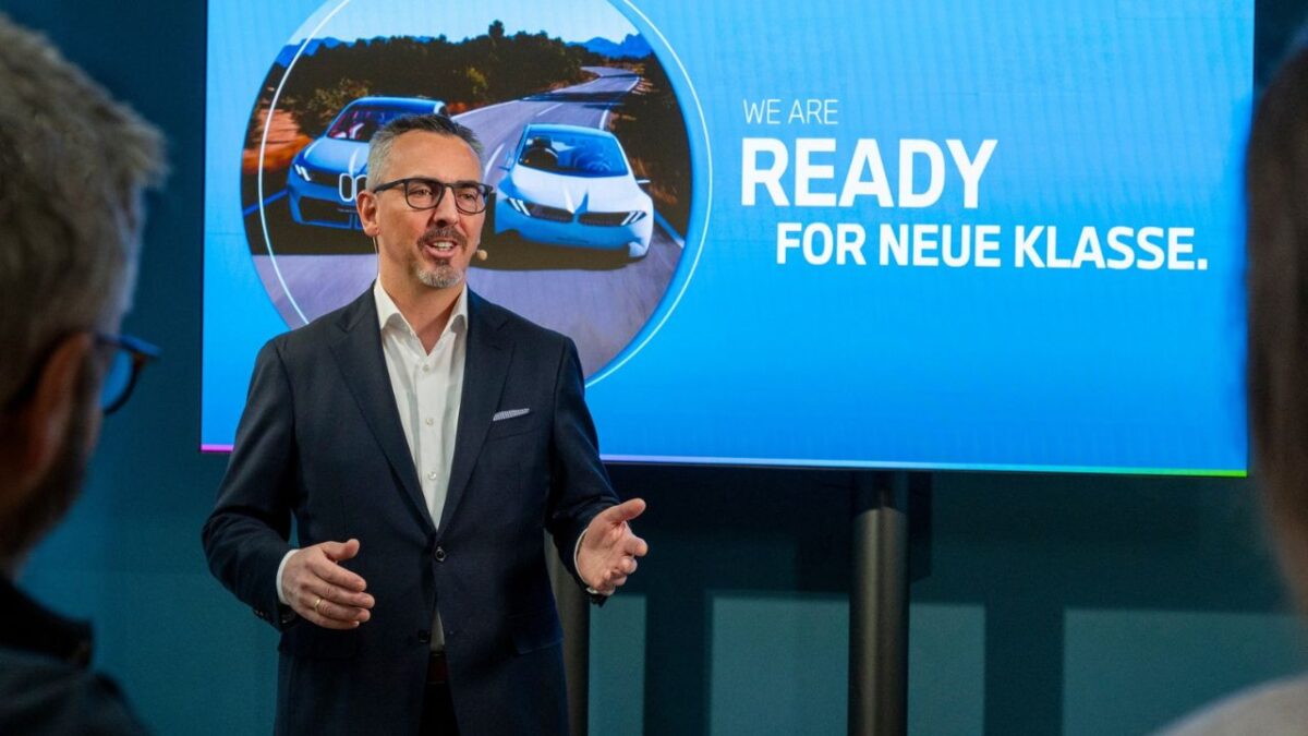 El primer modelo de la Neue Klasse entrará en producción en serie a finales de este año en BMW Group Planta Debrecen en Hungría. 
