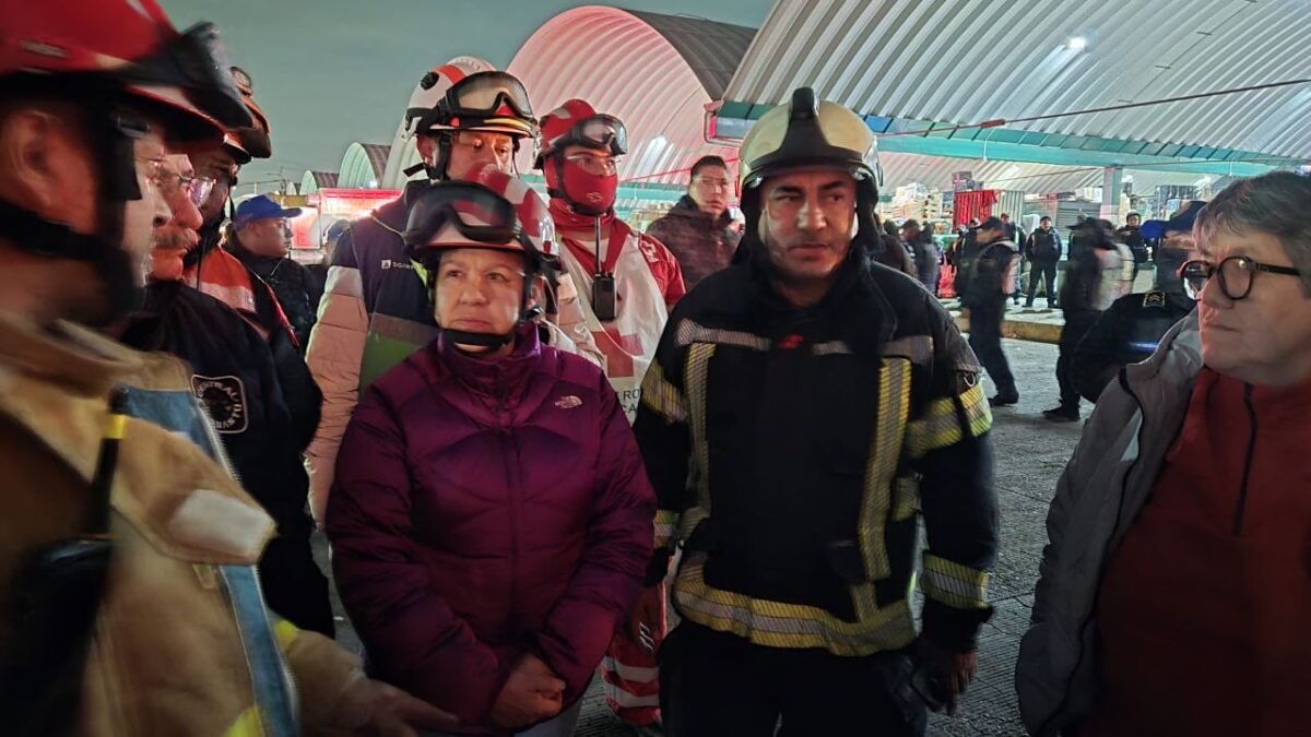 Brugada garantiza apoyo a locatarios por incendio en Central de Abasto