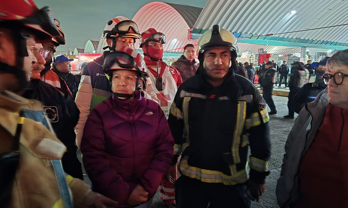 Brugada garantiza apoyo a locatarios por incendio en Central de Abasto