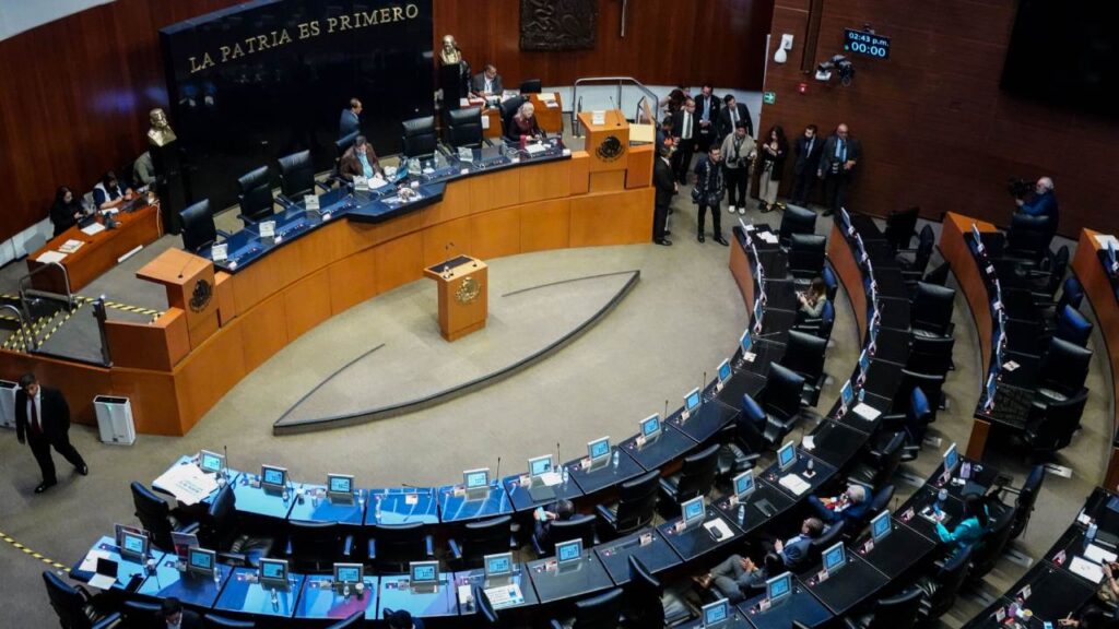 Foto panorámica del pleno del Senado tras una reunión.