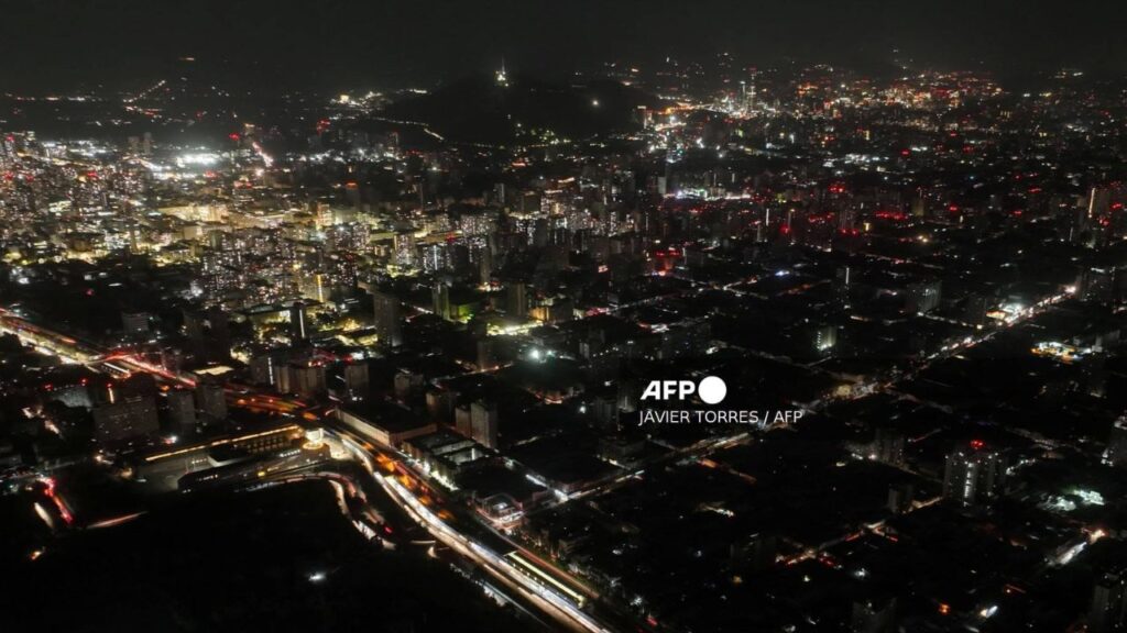 Chile recupera la energía en el 90% de hogares tras apagón masivo