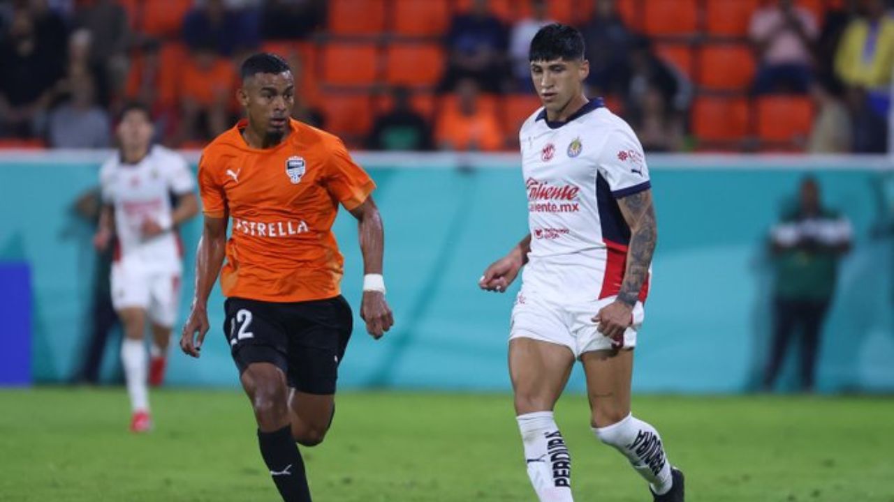 Las Chivas del Guadalajara rescataron el empate en su visita en República Dominicana.