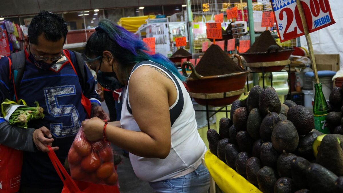 Comerciantes de Mercados Públicos preparan mega marcha en CDMX