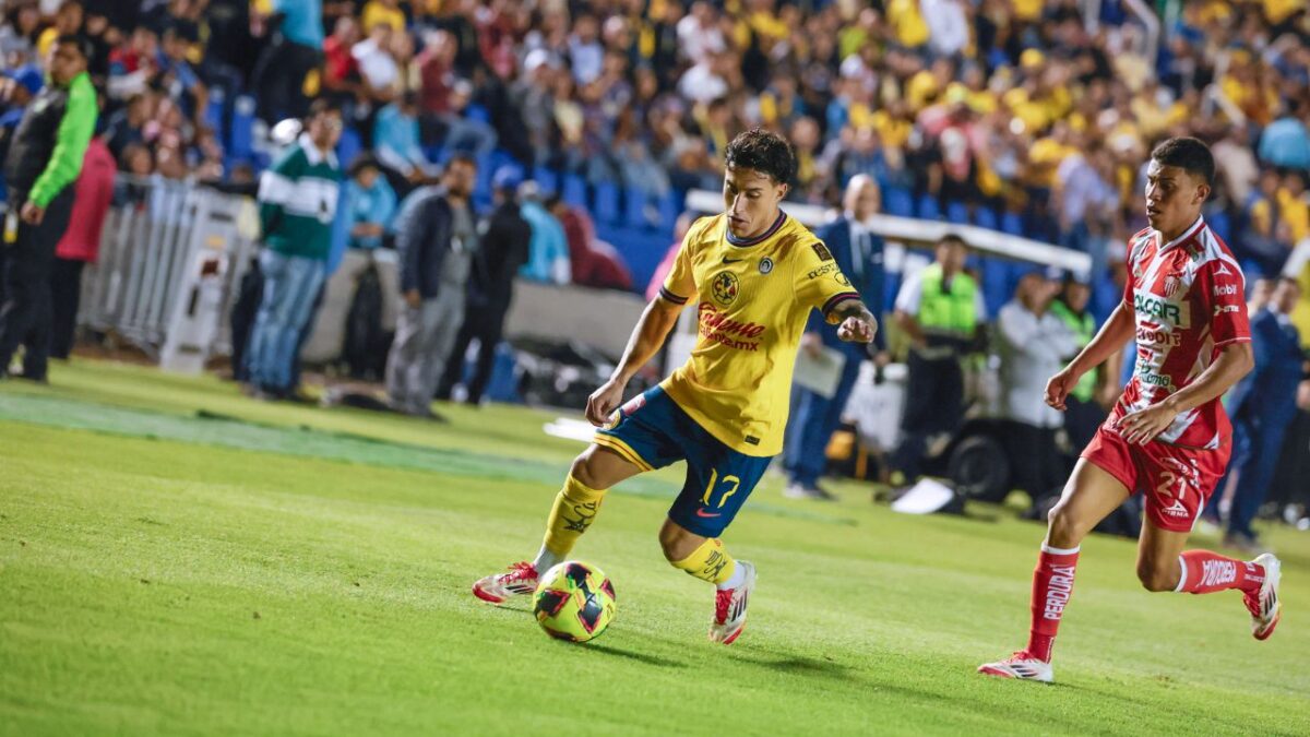 Necaxa vence contundentemente a un América que no encontró precisión durante el partido en el Estadio Ciudad de los Deportes.