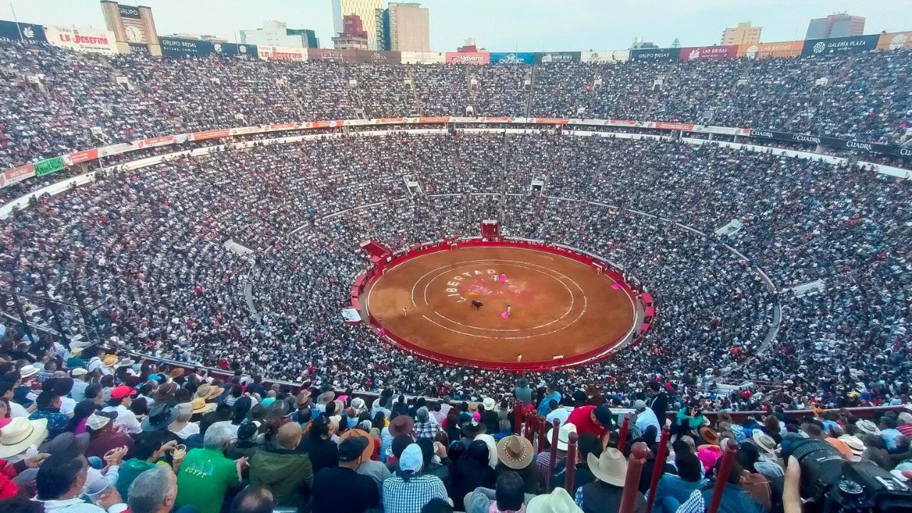 Comerciantes ganan más por conciertos que por corridas de toros en la Plaza México