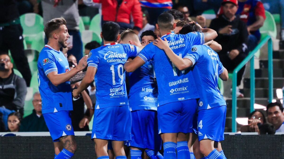 Cruz Azul llegó a 14 unidades tras su victoria contra Santos.