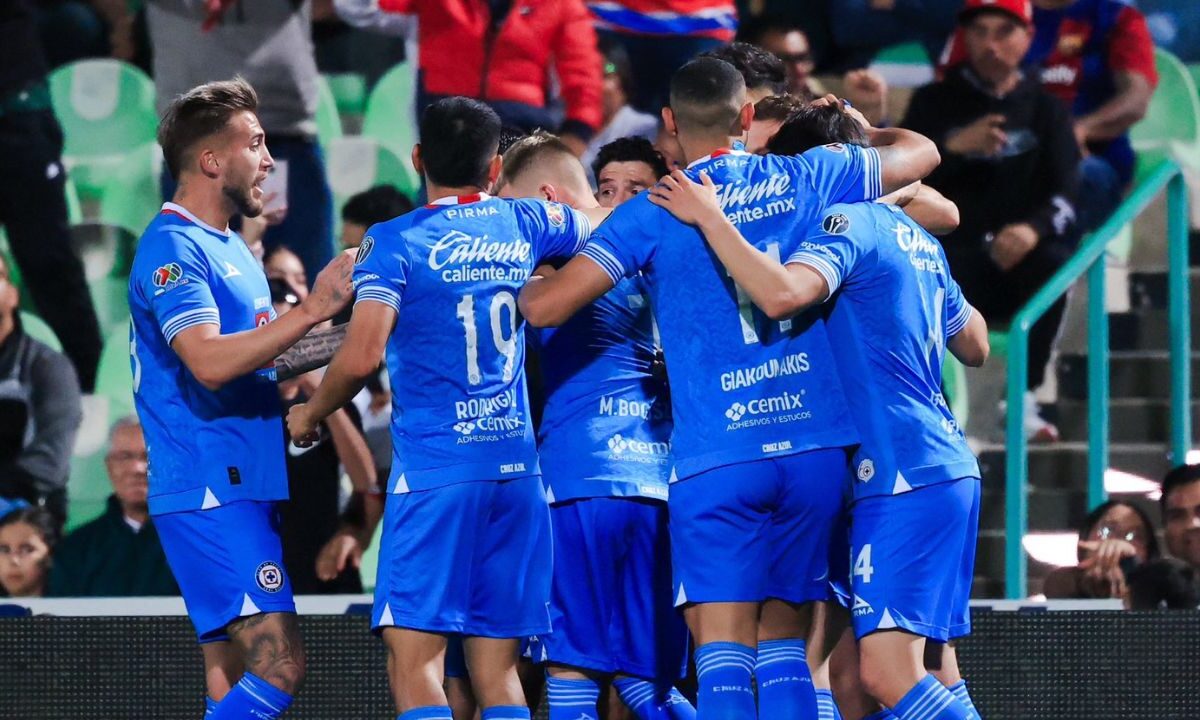 Cruz Azul llegó a 14 unidades tras su victoria contra Santos.