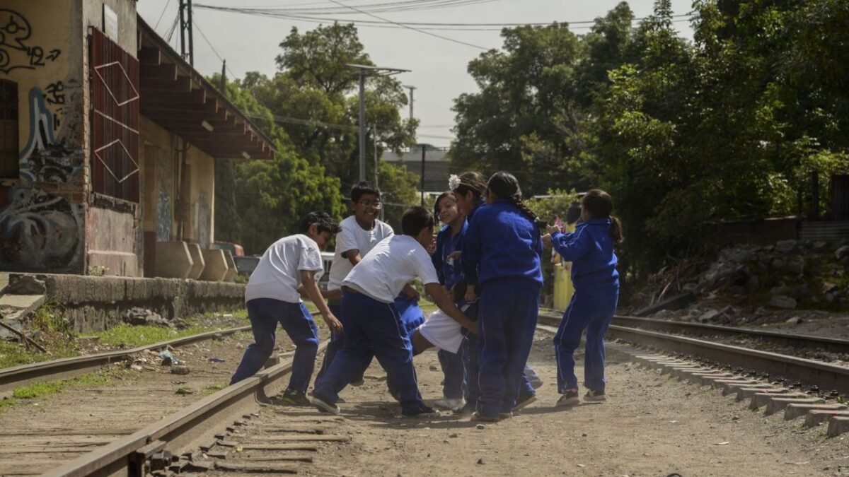 De acuerdo con la Encuesta Nacional de Salud y Nutrición 2021, 30.7 mil personas de entre 10 y 17 años habían sido víctima de violencia física en la escuela.