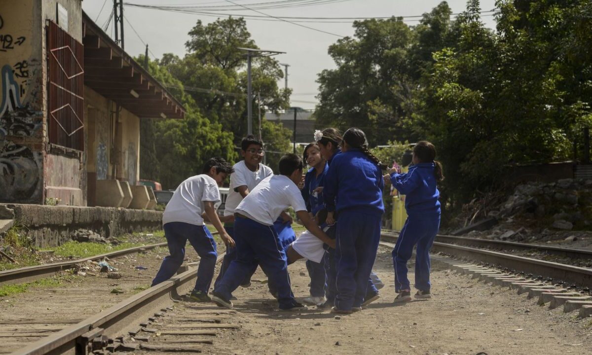 De acuerdo con la Encuesta Nacional de Salud y Nutrición 2021, 30.7 mil personas de entre 10 y 17 años habían sido víctima de violencia física en la escuela.