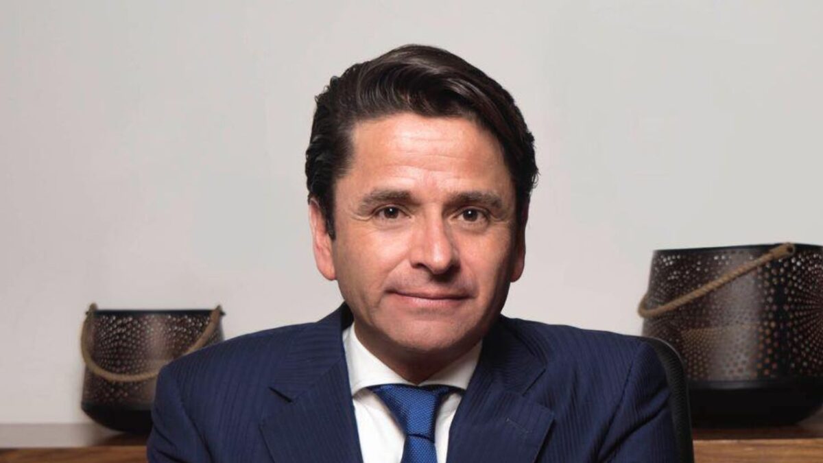 Cuauhtémoc Ochoa aseguró que la iniciativa que permite a los patrones descontar de la nómina el salario para el pago de adeudos de los trabajadores, está detenida.