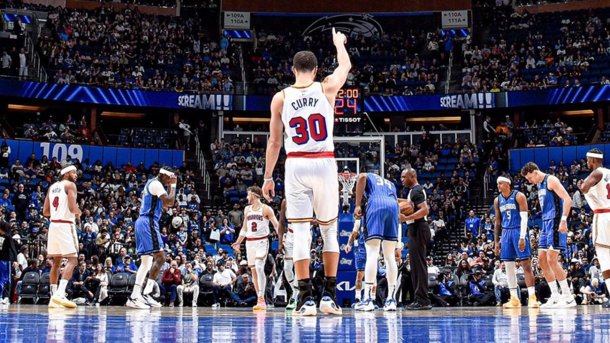 Con una gran actuación de Curry, los Golden State Warriors se impusieron 121-115 en su visita a los Orlando Magic este jueves en la NBA.