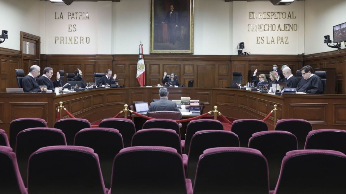 La mayoría de ministros de la SCJN acordó que los amparos no proceden en materia electoral.