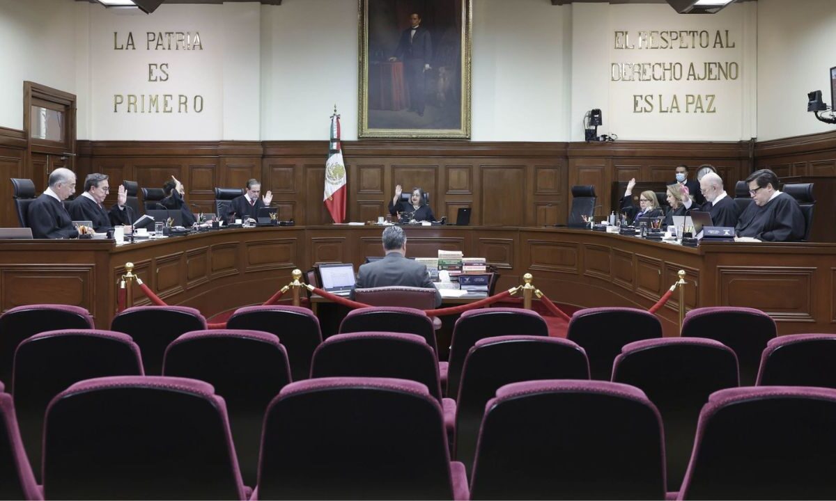 La mayoría de ministros de la SCJN acordó que los amparos no proceden en materia electoral.