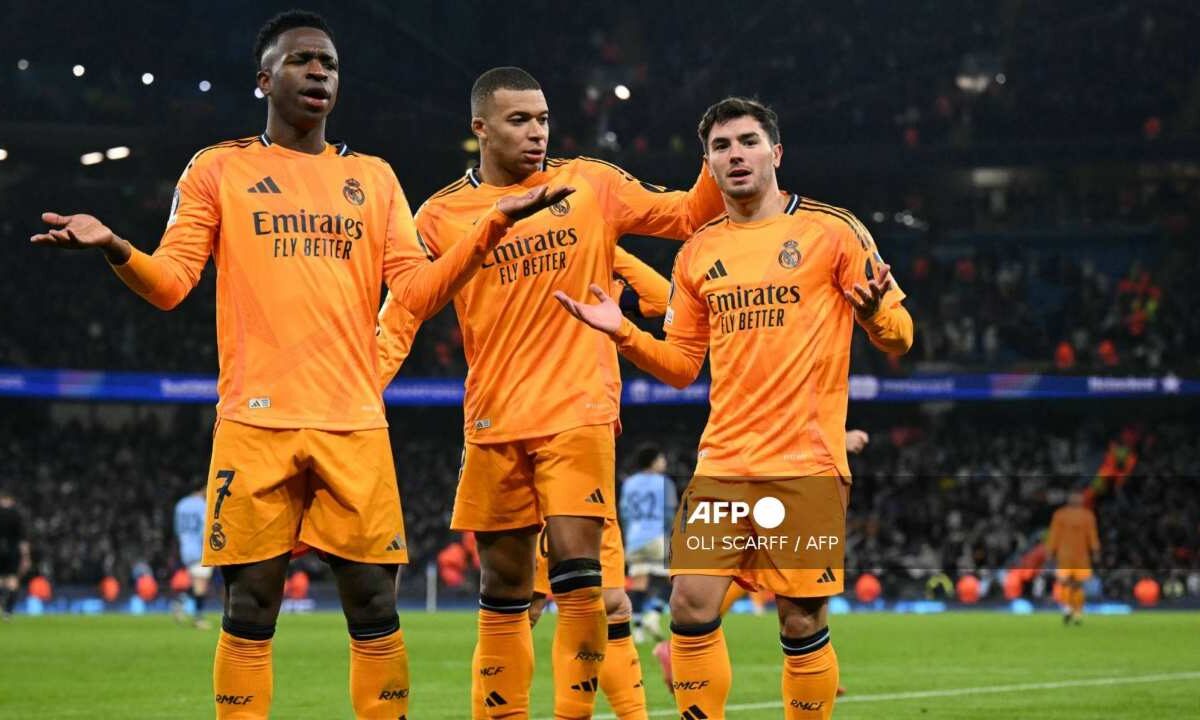 Vinicius, Mbappé y Díaz festejan un gol del Real Madrid contra el Manchester City.