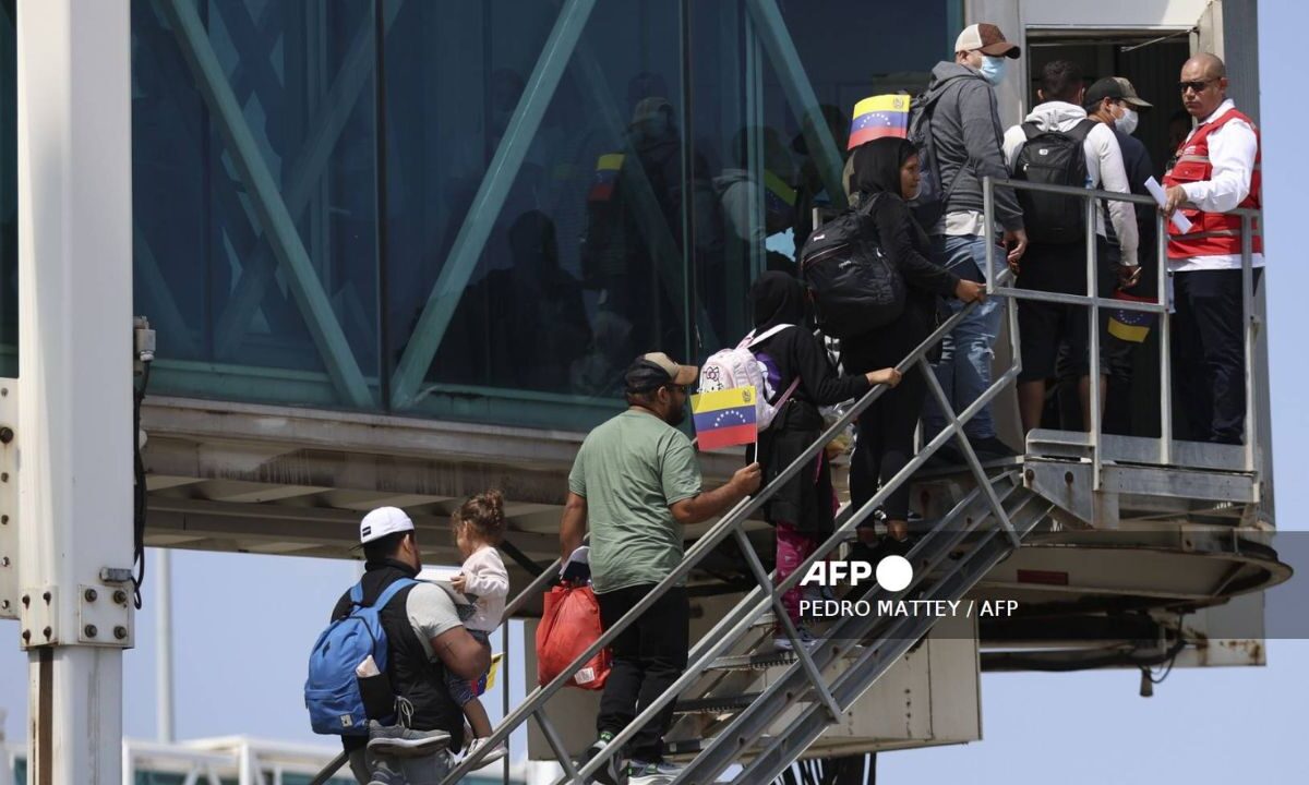 El Gobierno de Estados Unidos informó que a partir de hoy los vuelos con personas deportadas llegarán hasta la frontera de México con Guatemala.