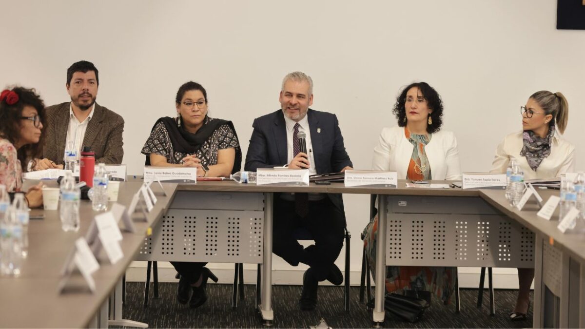 El gobernador de Michoacán, Alfredo Ramírez Bedolla, participó en el foro indígena de la Universidad Nacional Autónoma de México (UNAM).