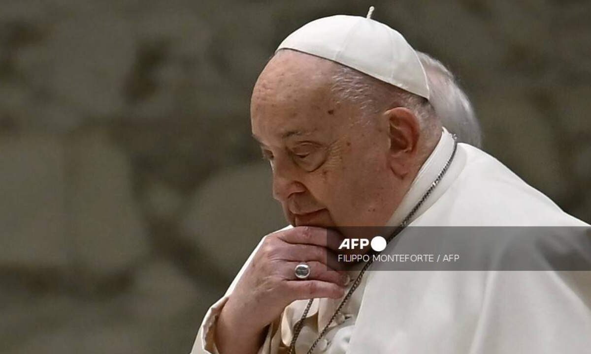 El papa Francisco esta hospitalizado por problemas respiratorios que derivaron en una infección.