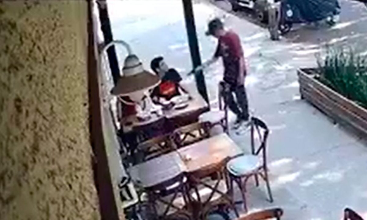 Elementos de la SSC detuvieron a un hombre por su presunta responsabilidad en el asalto a comensales en cafetería de la Colonia Narvarte.