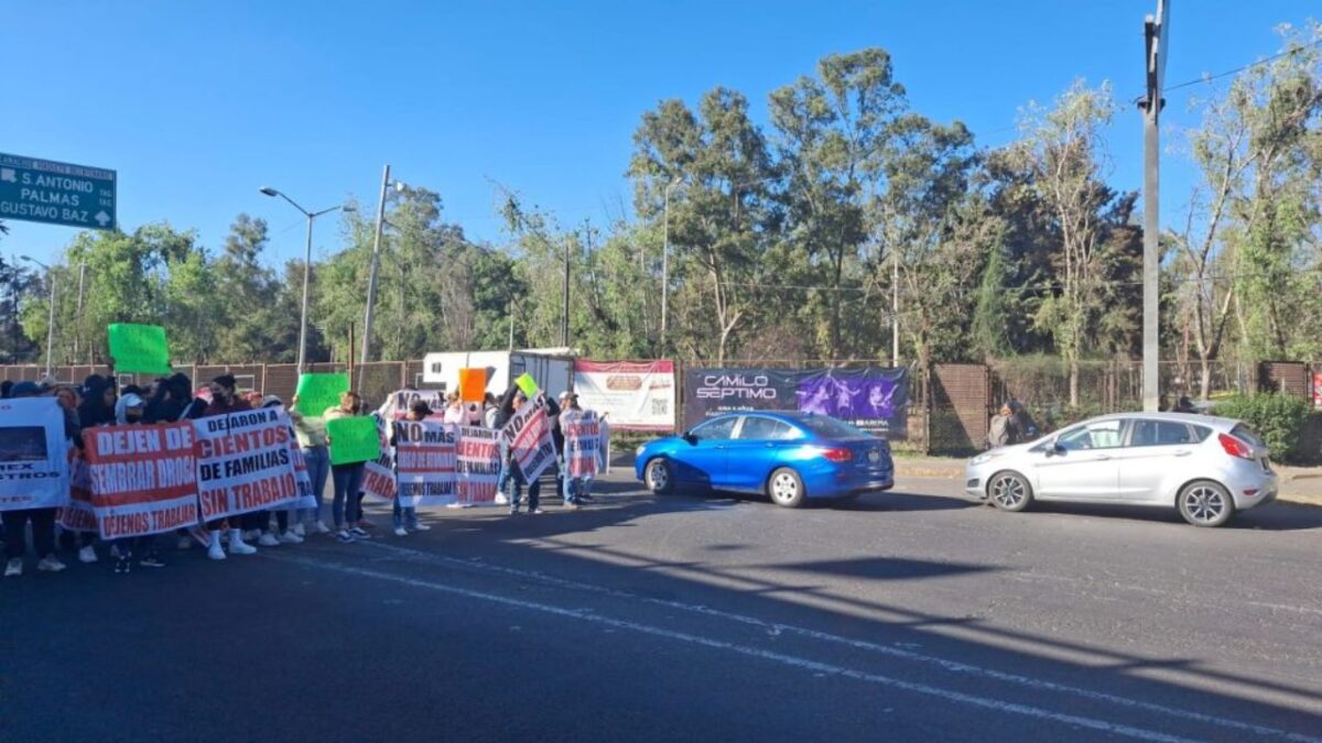 A la altura del parque Naucalli, en Satélite, sobre autopista México-Querétaro se registró un bloqueo por parte de dueños de bares, discotecas y cantinas en el municipio de Naucalpan, en el Estado de México.