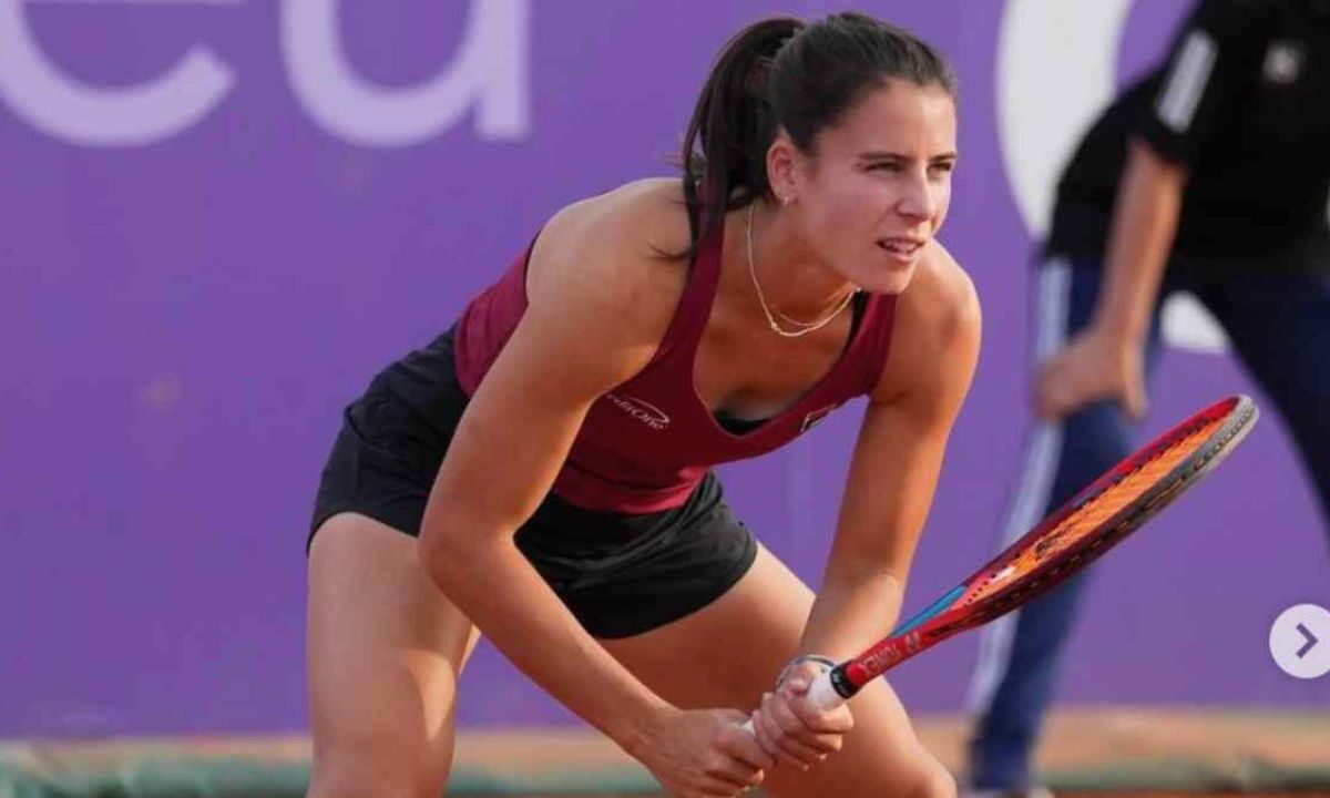 Emma Navarro continúa su camino en el tenis profesional