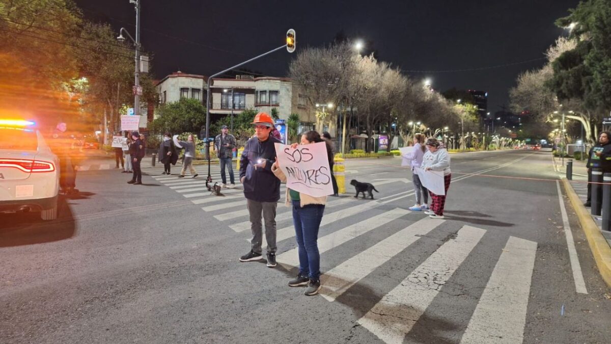 Bloquean avenidas de la colonia Anzures; denuncian que liberarán a presunto agresor de vecinos.